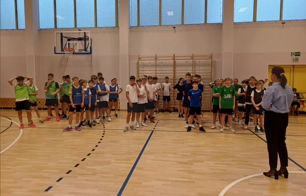 SZKOLNY TURNIEJ PIŁKI RĘCZNEJ KLAS 6-8