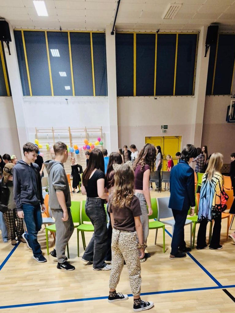 Dyskoteka karnawałowa dla klas 4–8